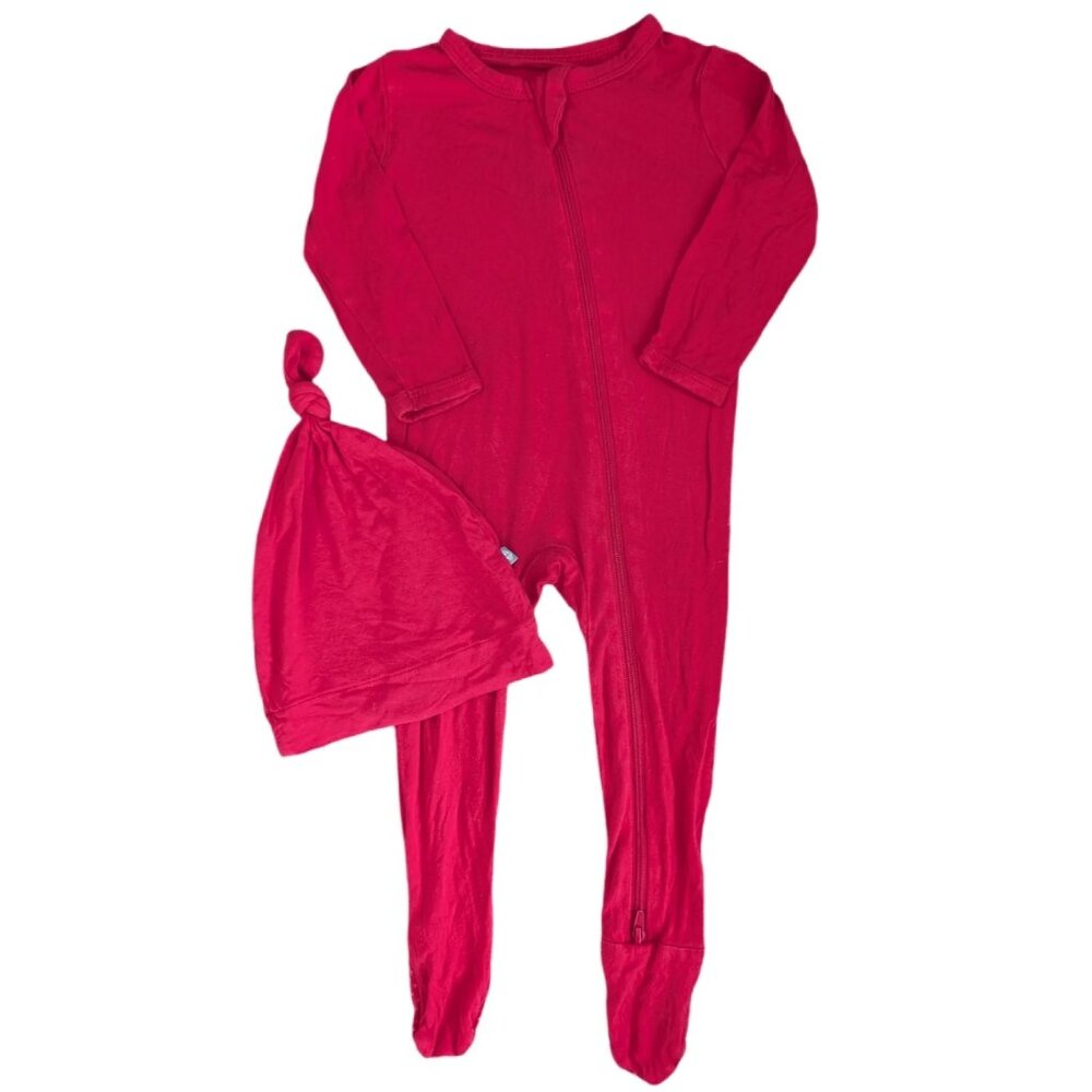 Kyte Footie Sleeper $ Knotted Hat in Red | 6-12m
